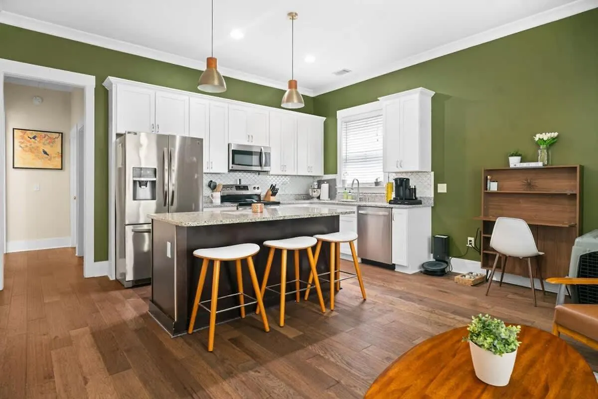Renovated Dog Friendly Duplex Near Food & Fun Fully Fenced Yard And Private Parking Villa Savannah 0*,  United States