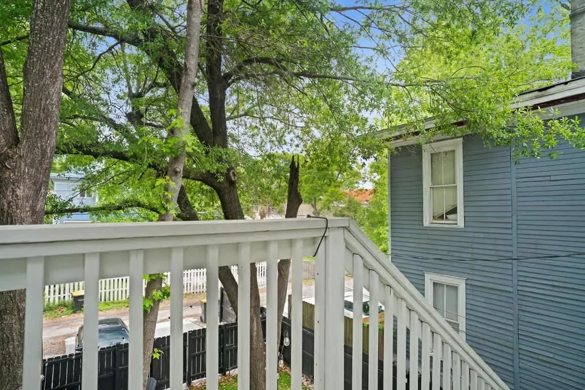 Renovated Dog Friendly Duplex Near Food & Fun Fully Fenced Yard And Private Parking Villa Savannah Holiday home