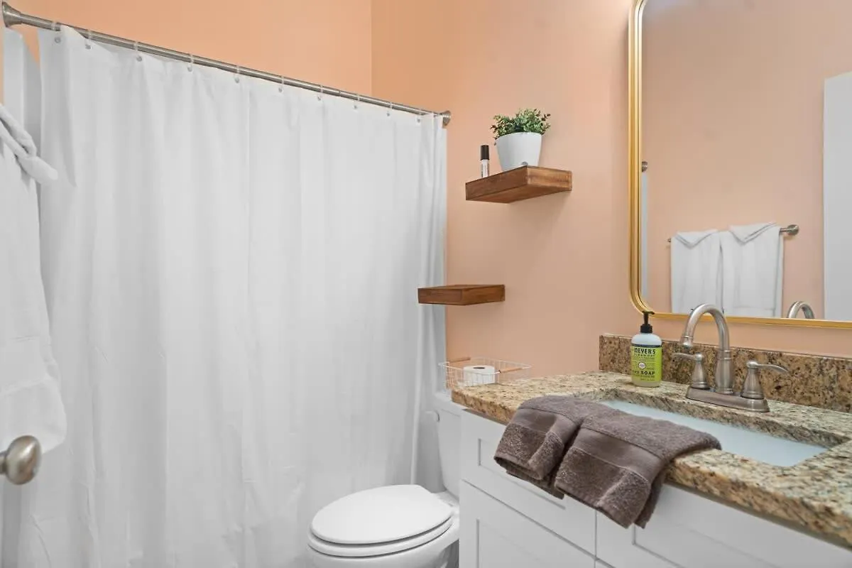 Renovated Dog Friendly Duplex Near Food & Fun Fully Fenced Yard And Private Parking Villa Savannah United States