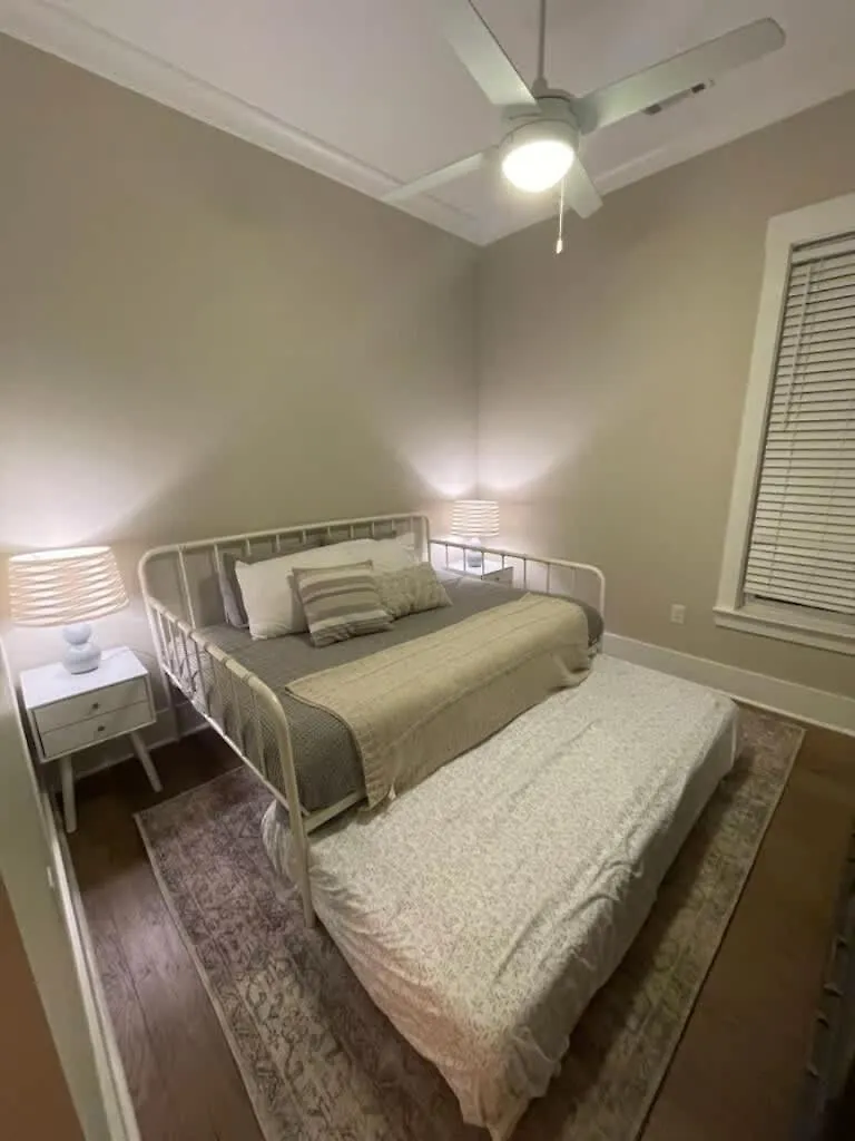 Renovated Dog Friendly Duplex Near Food & Fun Fully Fenced Yard And Private Parking Villa Savannah 0*,