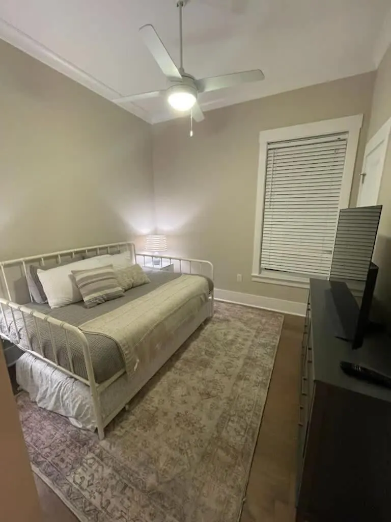 Renovated Dog Friendly Duplex Near Food & Fun Fully Fenced Yard And Private Parking Villa Savannah 0*,  United States