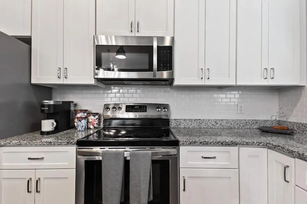 Renovated Dog Friendly Duplex Near Food & Fun Fully Fenced Yard And Private Parking Villa Savannah 0*,