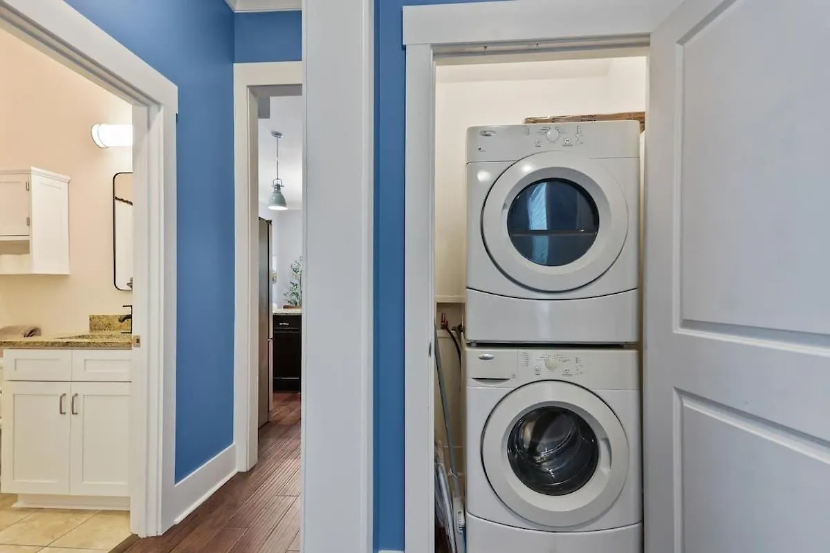 Renovated Dog Friendly Duplex Near Food & Fun Fully Fenced Yard And Private Parking Villa Savannah Holiday home