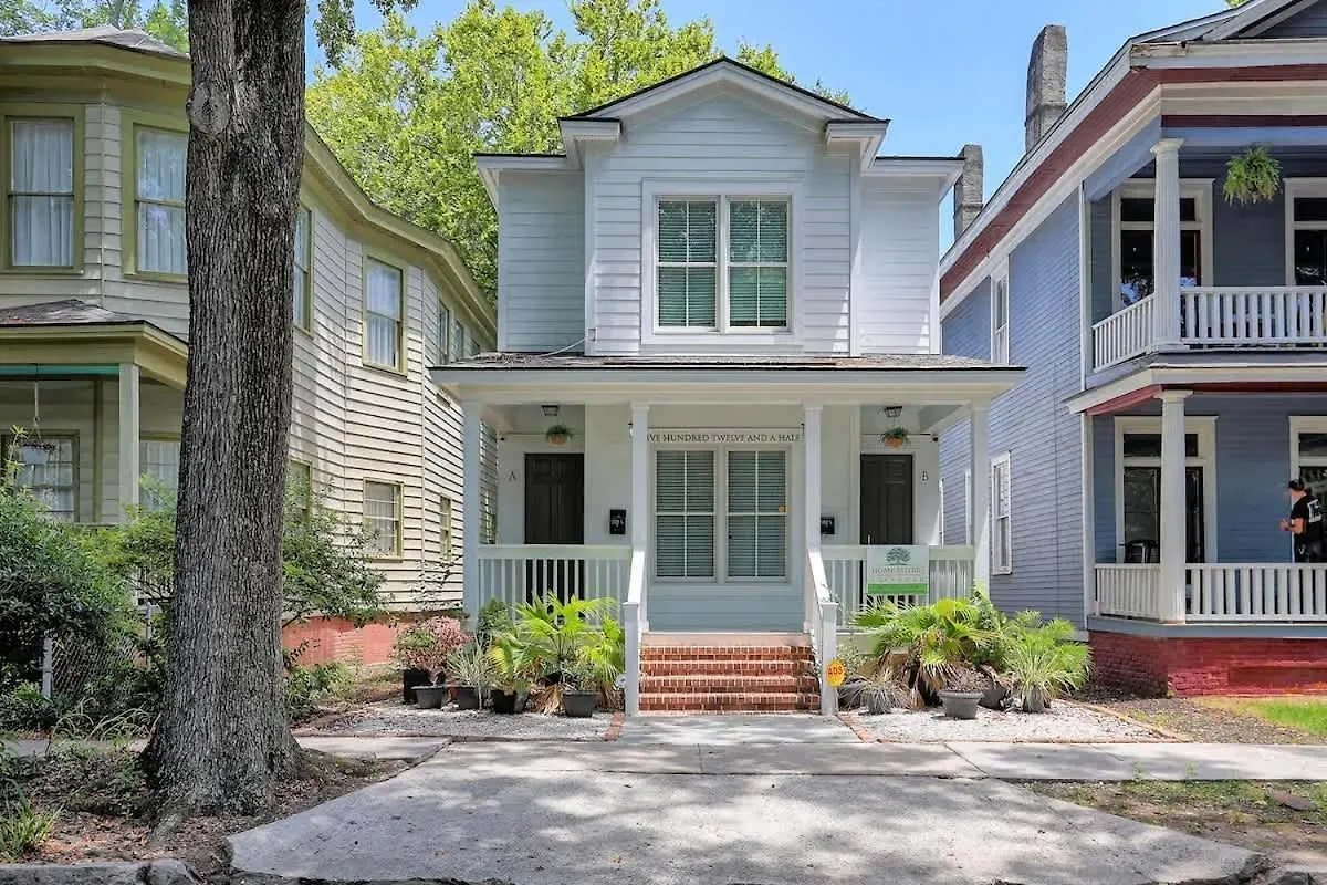 Renovated Dog Friendly Duplex Near Food & Fun Fully Fenced Yard And Private Parking Villa Savannah Holiday home